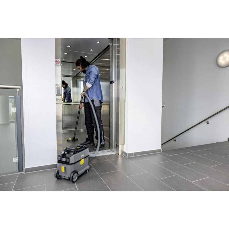 Профессиональный пылесос  Karcher T 10/1 Bp